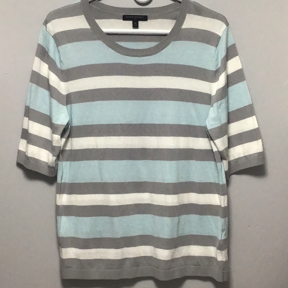 Banana Republic sweater top size XL.